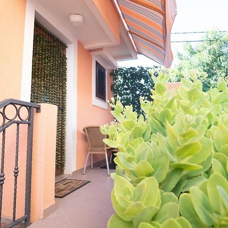 Lela 1 Apartment Бибине Екстериор снимка