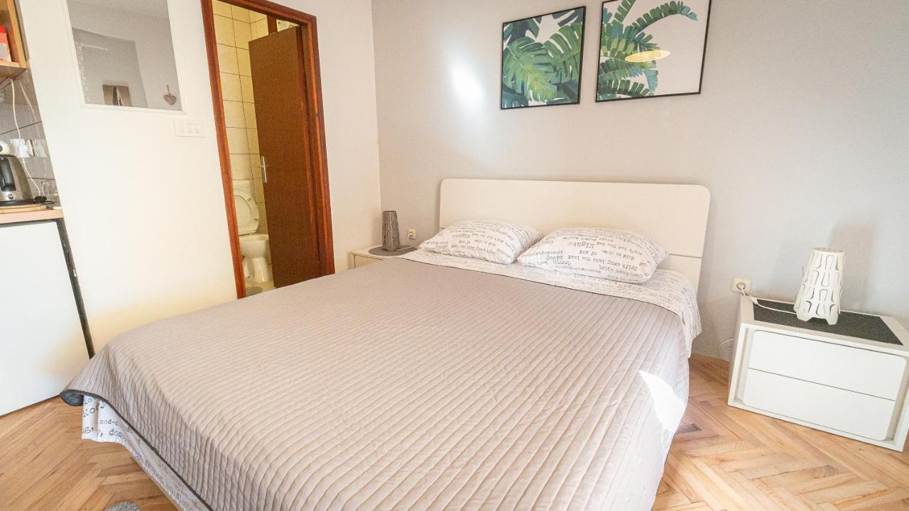 Lela 1 Apartment Бибине Екстериор снимка
