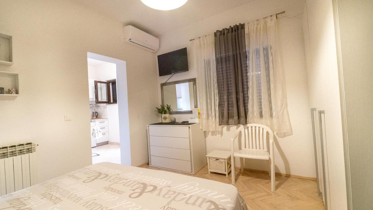 Lela 1 Apartment Бибине Екстериор снимка