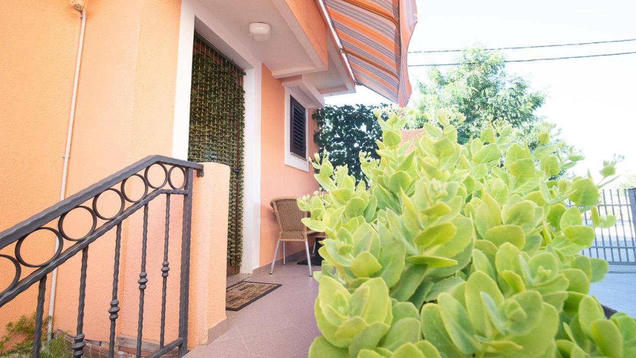 Lela 1 Apartment Бибине Екстериор снимка