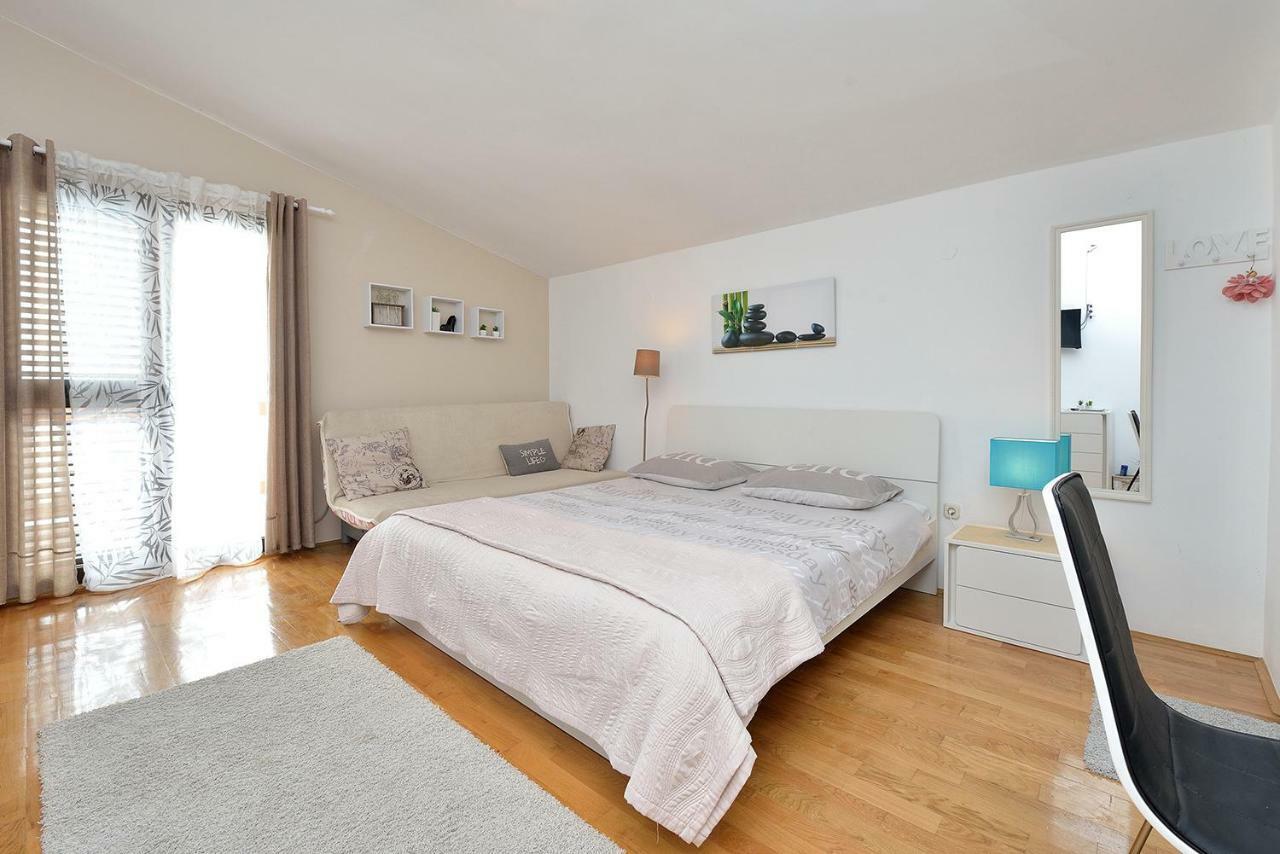 Lela 1 Apartment Бибине Екстериор снимка
