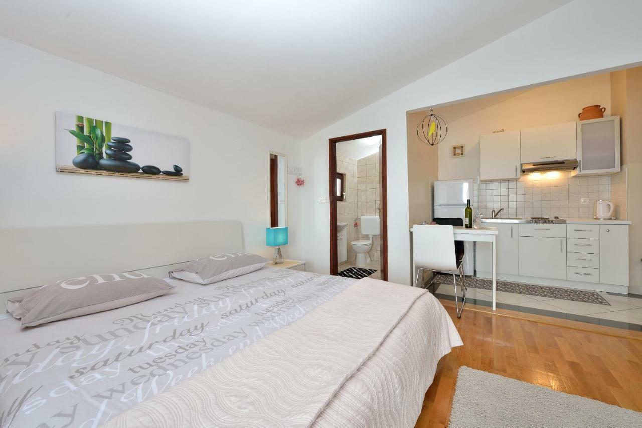 Lela 1 Apartment Бибине Екстериор снимка
