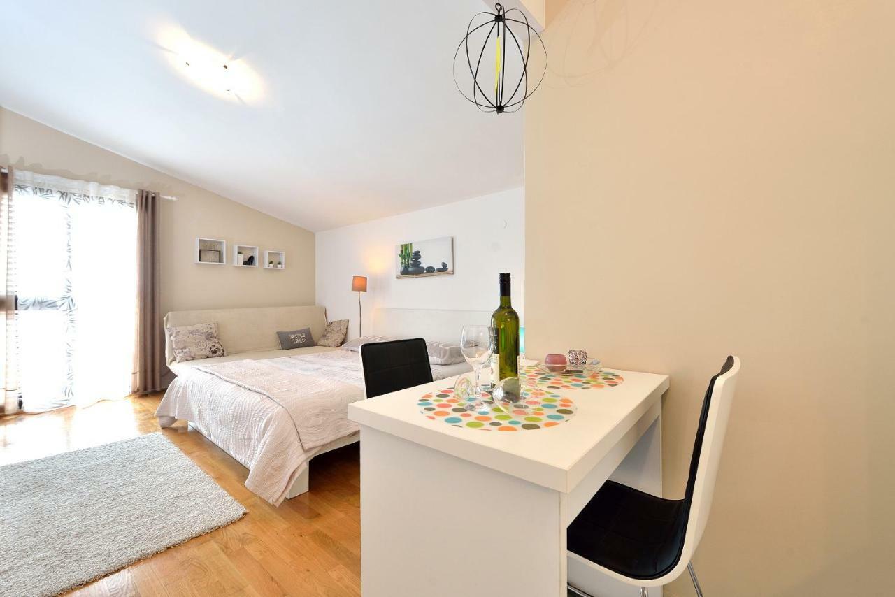 Lela 1 Apartment Бибине Екстериор снимка